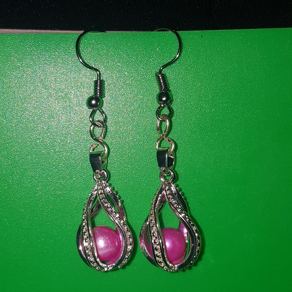 Silver drop earrings with freshwater pearl